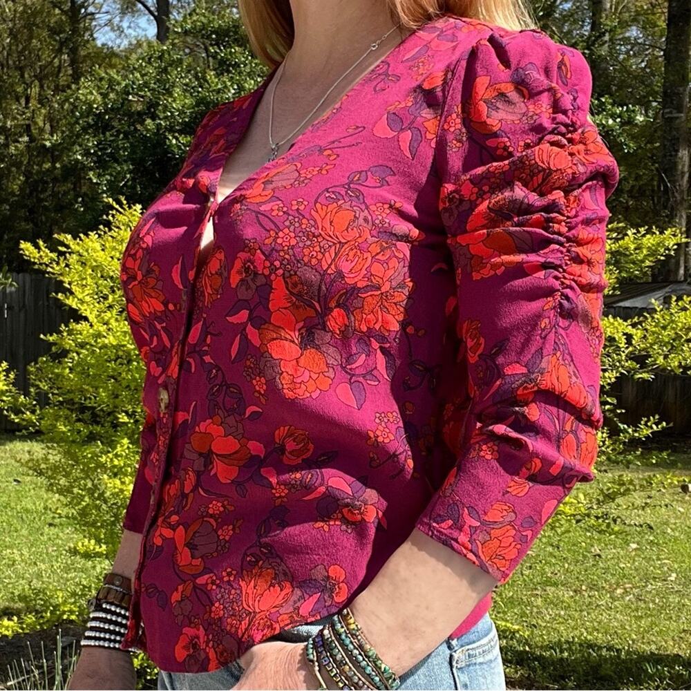 Maeve Anthropologie Vibrant Floral V-Neck Ruched Sleeve Top - Picture 2 of 7